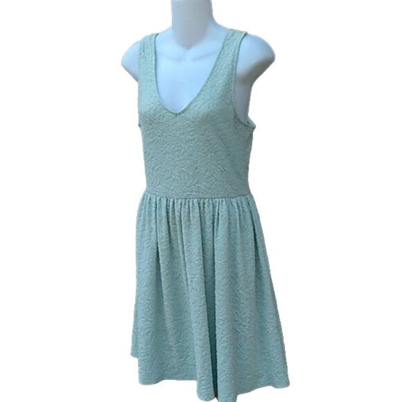 Everly Mint Green Textured Sleeveless Dress - Picture 4 of 9